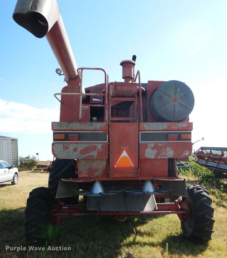 image for item FY9622 1986 Case IH 1680 combine