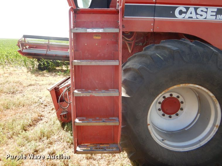 image for item FY9622 1986 Case IH 1680 combine