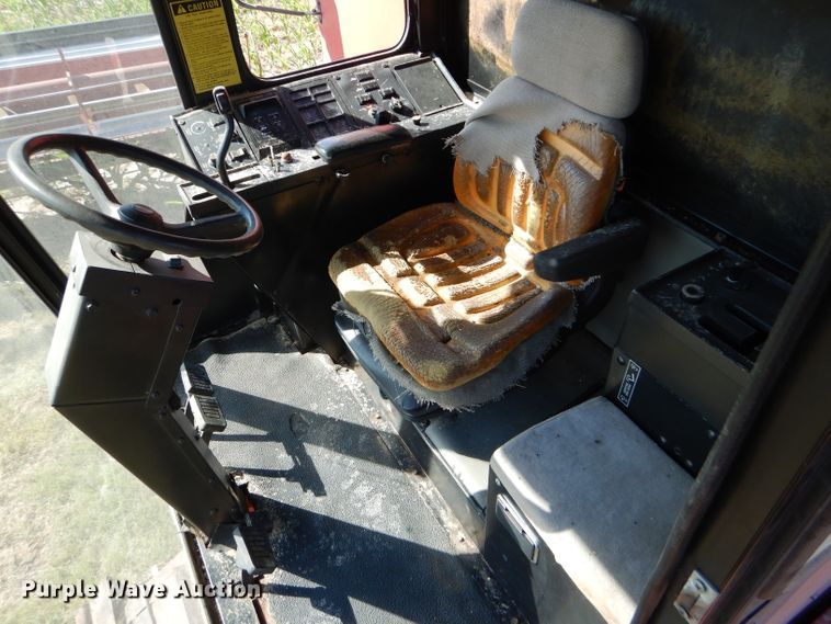 image for item FY9622 1986 Case IH 1680 combine