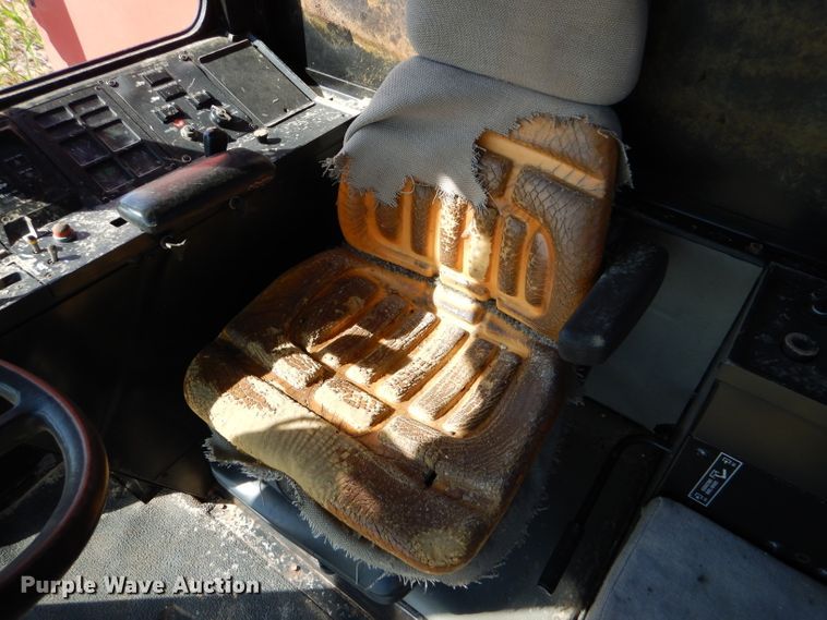 image for item FY9622 1986 Case IH 1680 combine