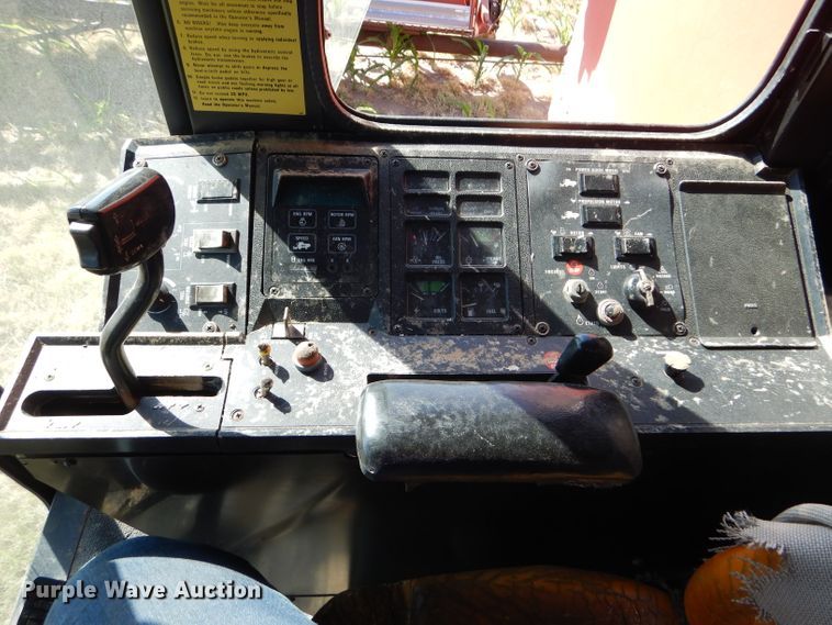 image for item FY9622 1986 Case IH 1680 combine