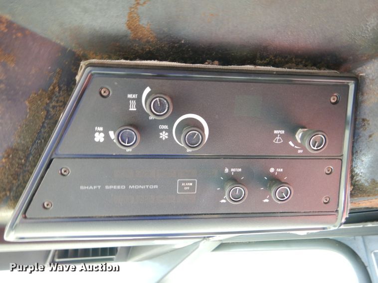 image for item FY9622 1986 Case IH 1680 combine