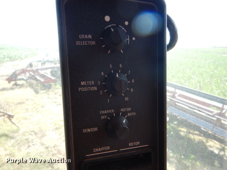 image for item FY9622 1986 Case IH 1680 combine