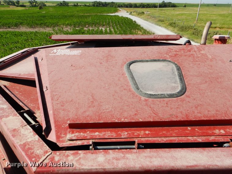 image for item FY9622 1986 Case IH 1680 combine