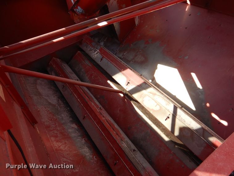 image for item FY9622 1986 Case IH 1680 combine