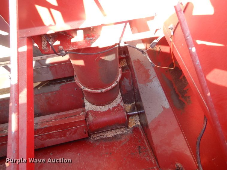image for item FY9622 1986 Case IH 1680 combine