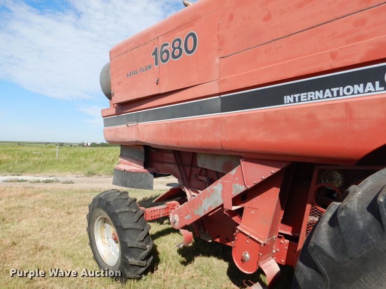 image for item FY9622 1986 Case IH 1680 combine