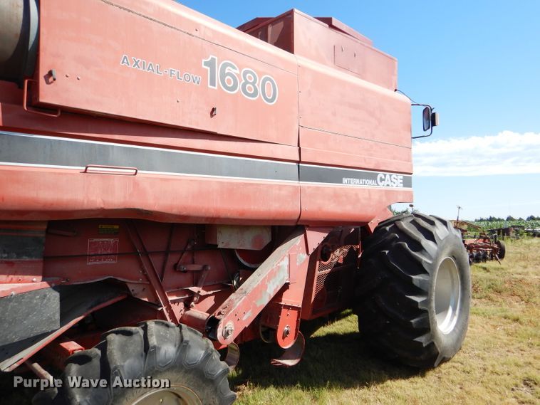 image for item FY9622 1986 Case IH 1680 combine