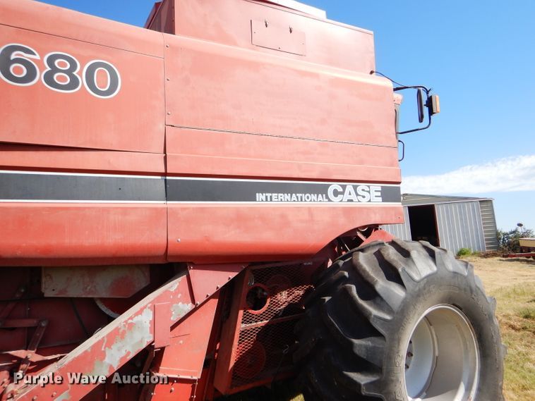 image for item FY9622 1986 Case IH 1680 combine