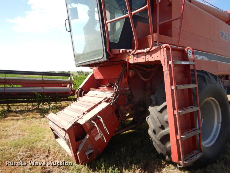 image for item FY9622 1986 Case IH 1680 combine
