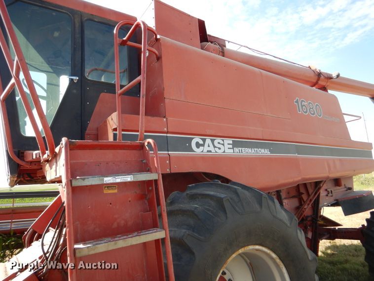 image for item FY9622 1986 Case IH 1680 combine