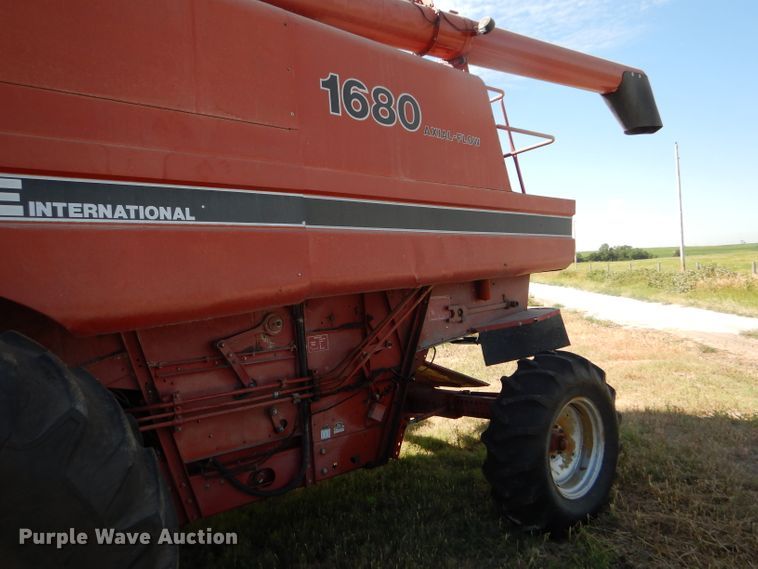 image for item FY9622 1986 Case IH 1680 combine