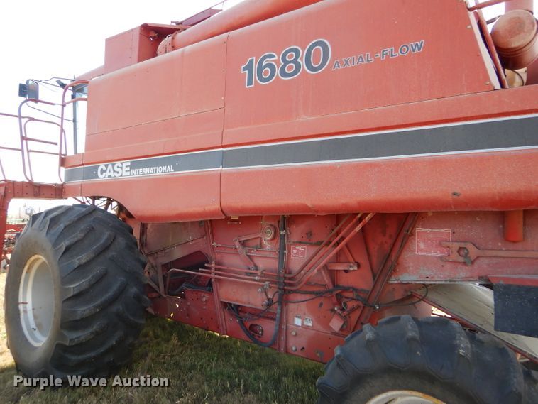 image for item FY9622 1986 Case IH 1680 combine