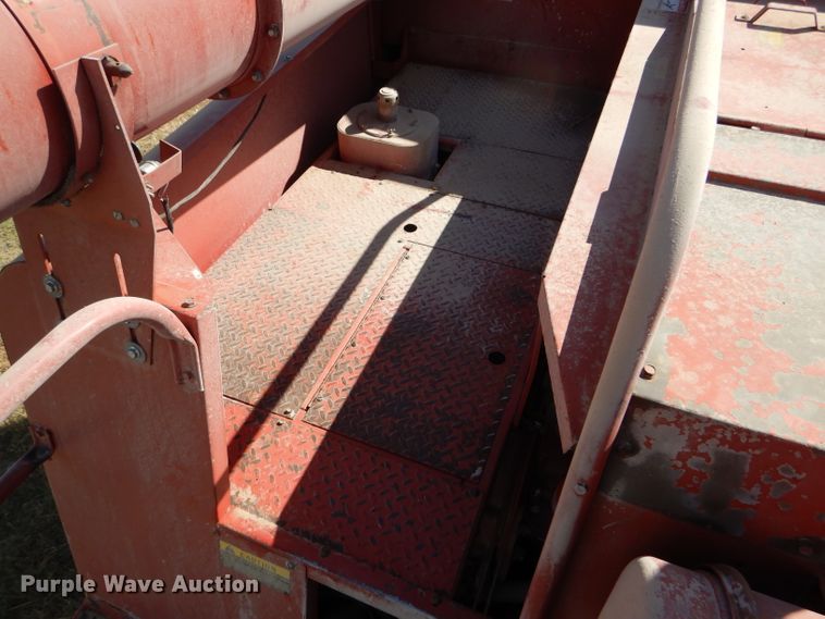 image for item FY9622 1986 Case IH 1680 combine