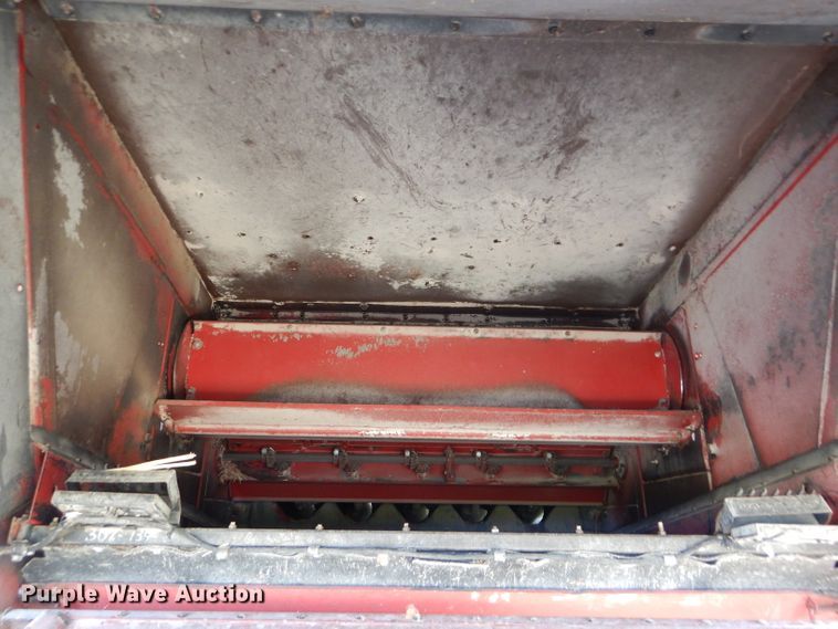 image for item FY9622 1986 Case IH 1680 combine