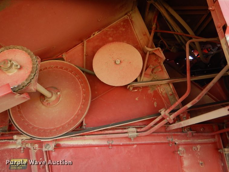 image for item FY9622 1986 Case IH 1680 combine