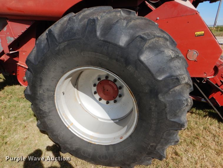 image for item FY9622 1986 Case IH 1680 combine
