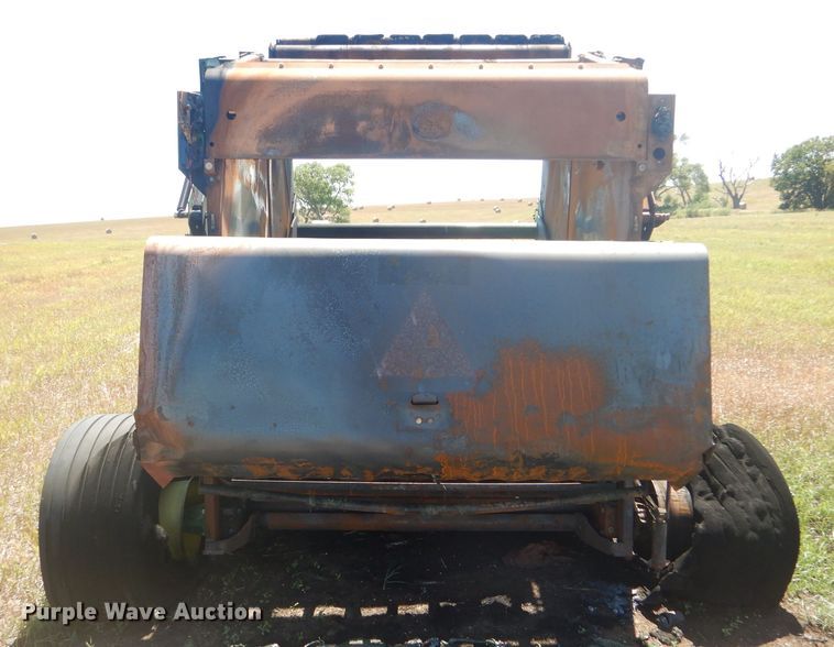 image for item FY9636 2012 John Deere 568  Mega Wide Plus round baler