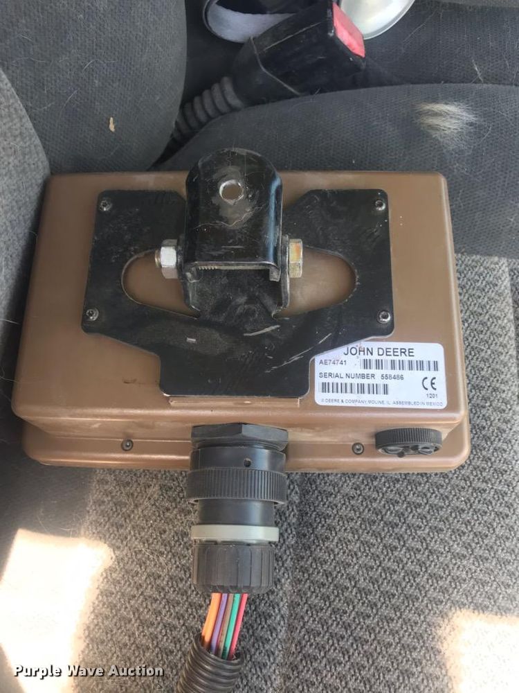 image for item FY9636 2012 John Deere 568  Mega Wide Plus round baler