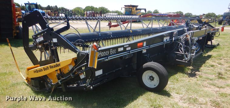 image for item FY9637 2015 Honey Bee SP36 Grain Belt rigid draper swather head
