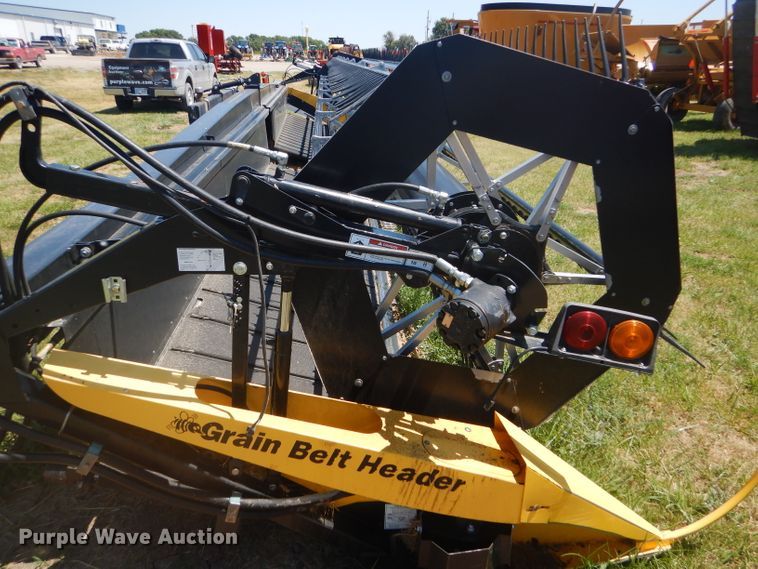 image for item FY9637 2015 Honey Bee SP36 Grain Belt rigid draper swather head