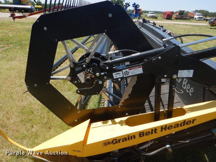 image for item FY9637 2015 Honey Bee SP36 Grain Belt rigid draper swather head