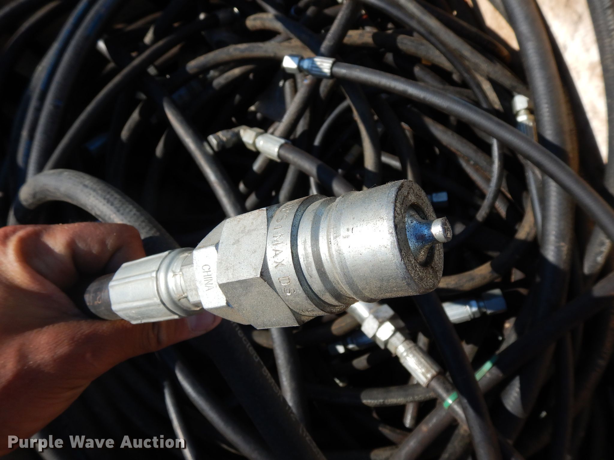 Hydraulic hoses in Assaria, KS Item DW9355 sold Purple Wave