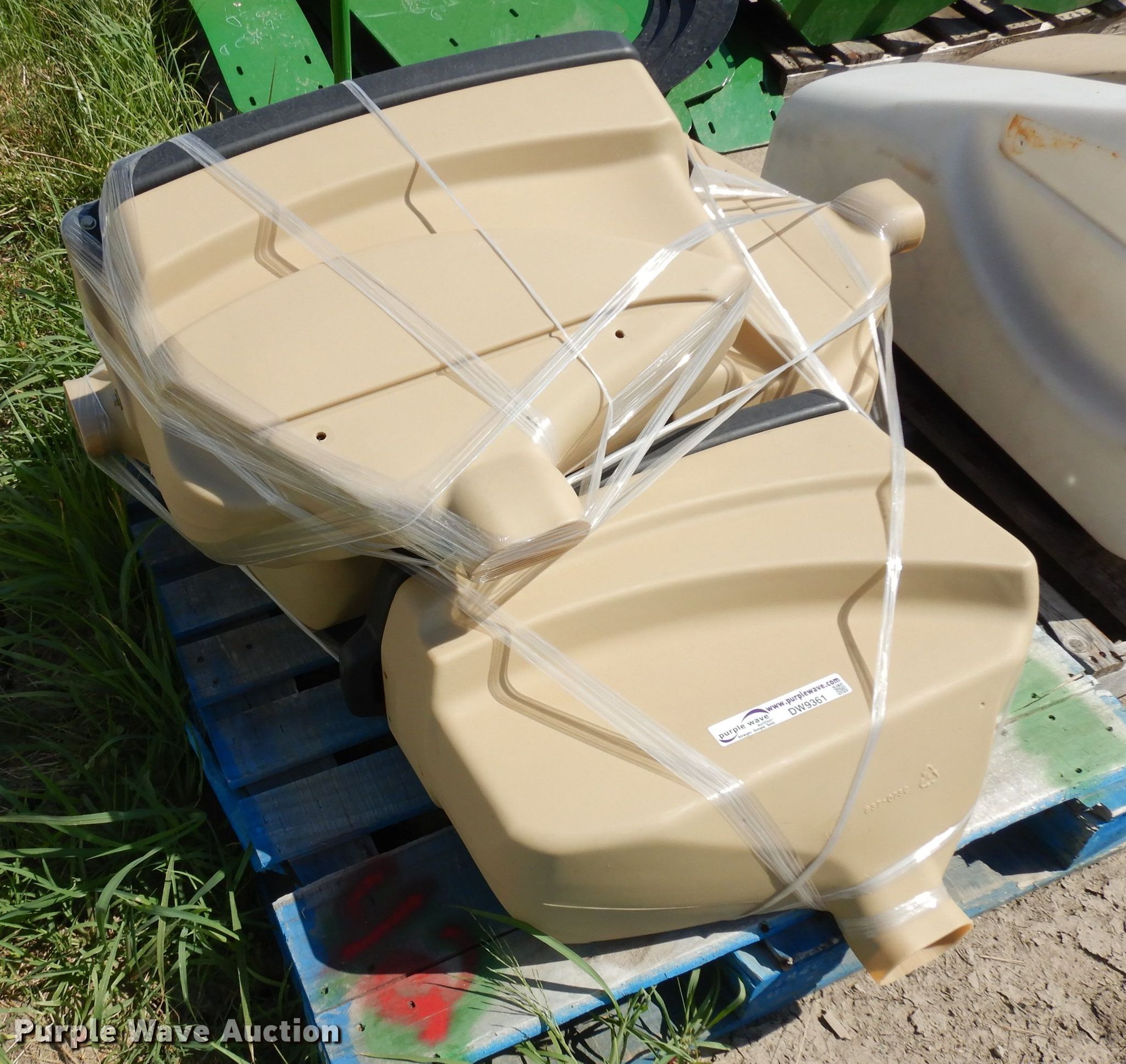 (6) seed hoppers in Assaria, KS Item DW9361 sold Purple Wave