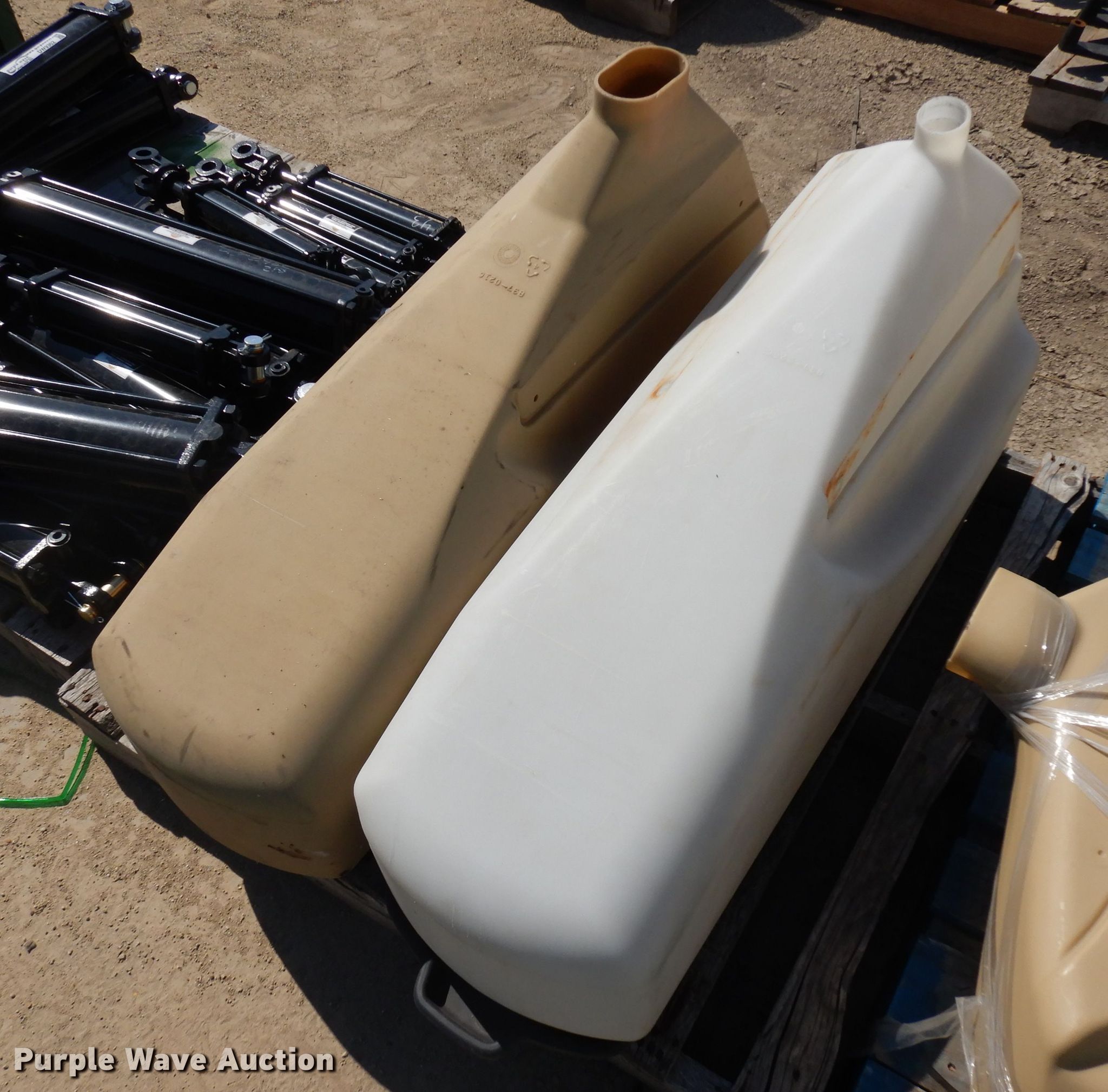 (6) seed hoppers in Assaria, KS Item DW9361 sold Purple Wave