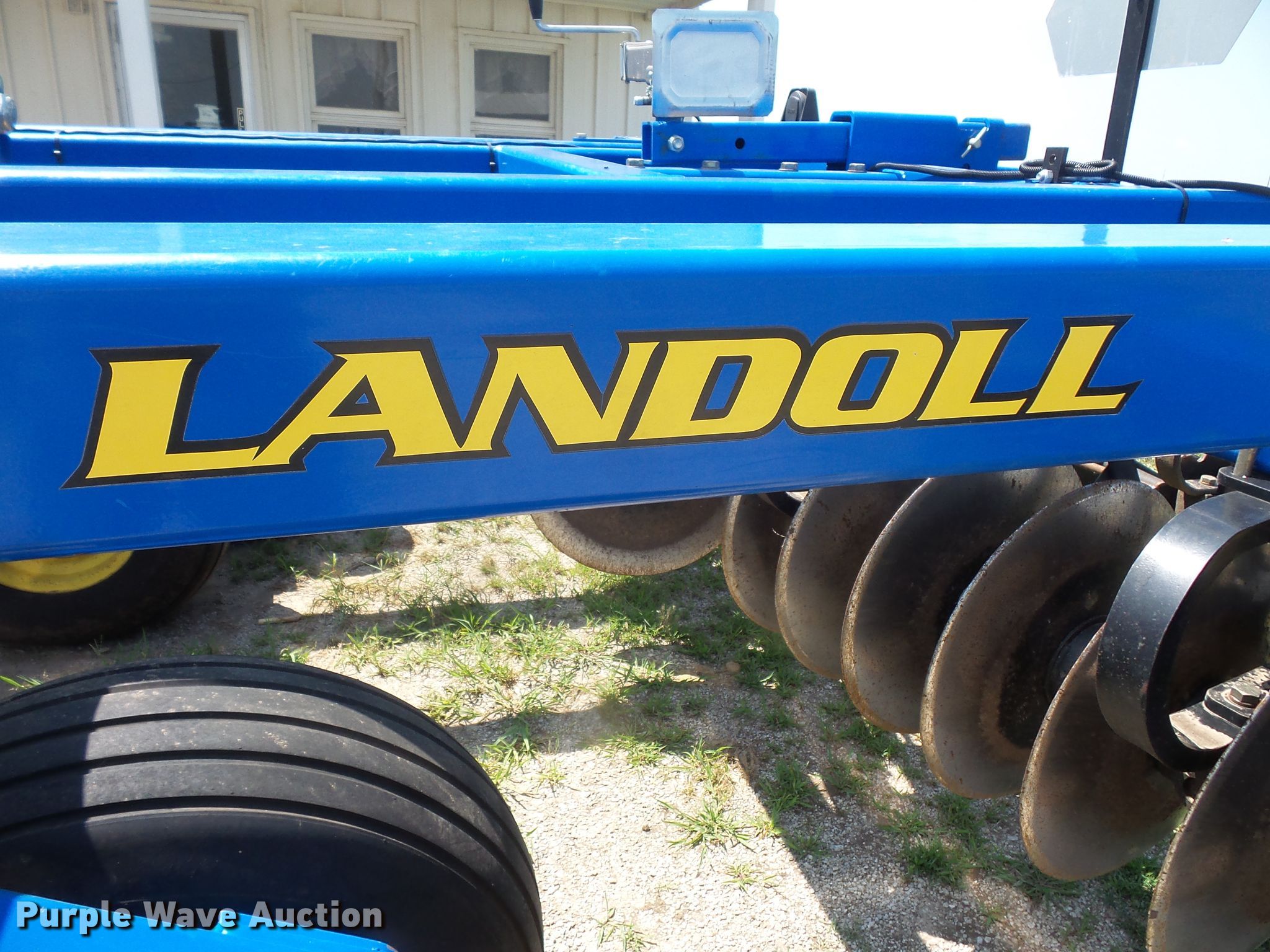 Landoll 741014 tandem disk in Belle Plaine, IA Item FM9707 sold