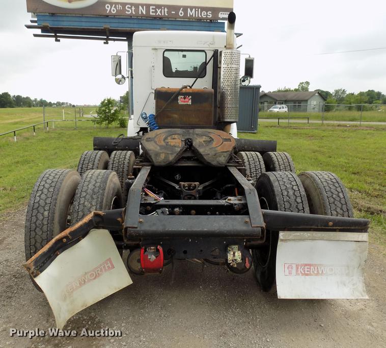 image for item DB9642 2005 Kenworth T800 semi truck