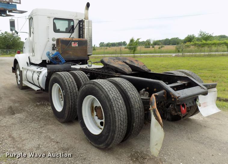 image for item DB9642 2005 Kenworth T800 semi truck