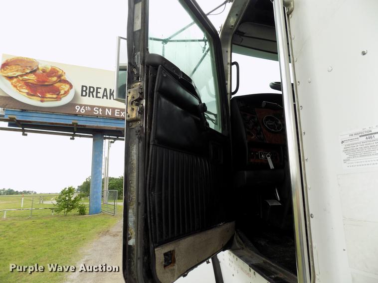 image for item DB9642 2005 Kenworth T800 semi truck