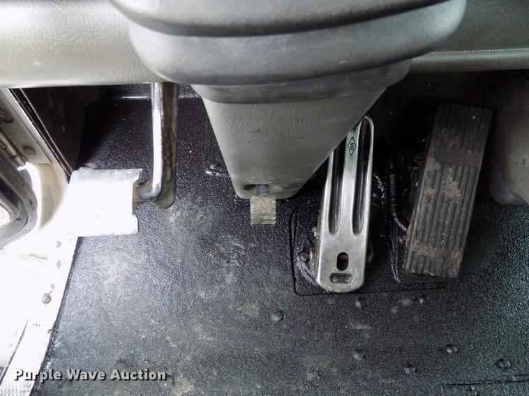 image for item DB9642 2005 Kenworth T800 semi truck