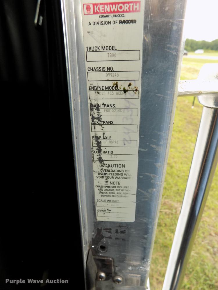 image for item DB9642 2005 Kenworth T800 semi truck