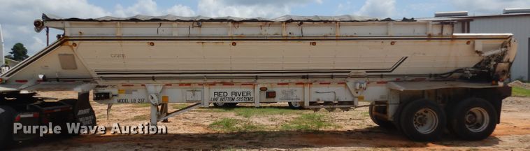 image for item DD3017 2003 Red River LB237 live bottom trailer