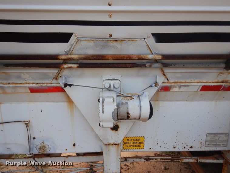 image for item DD3017 2003 Red River LB237 live bottom trailer