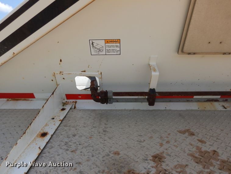 image for item DD3017 2003 Red River LB237 live bottom trailer