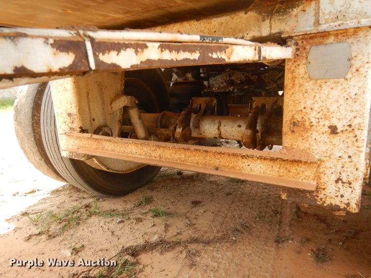 image for item DD3017 2003 Red River LB237 live bottom trailer