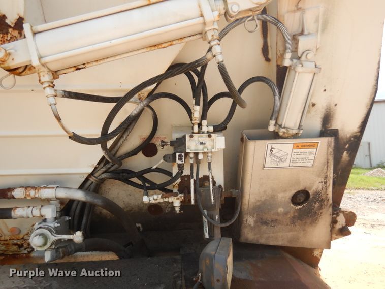 image for item DD3017 2003 Red River LB237 live bottom trailer