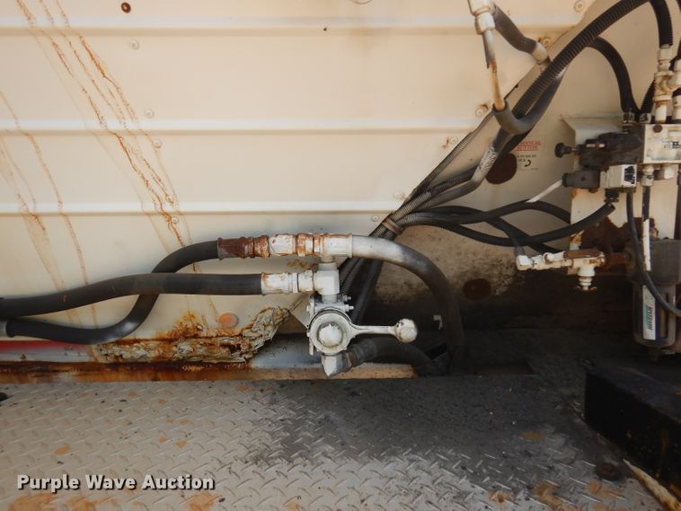 image for item DD3017 2003 Red River LB237 live bottom trailer