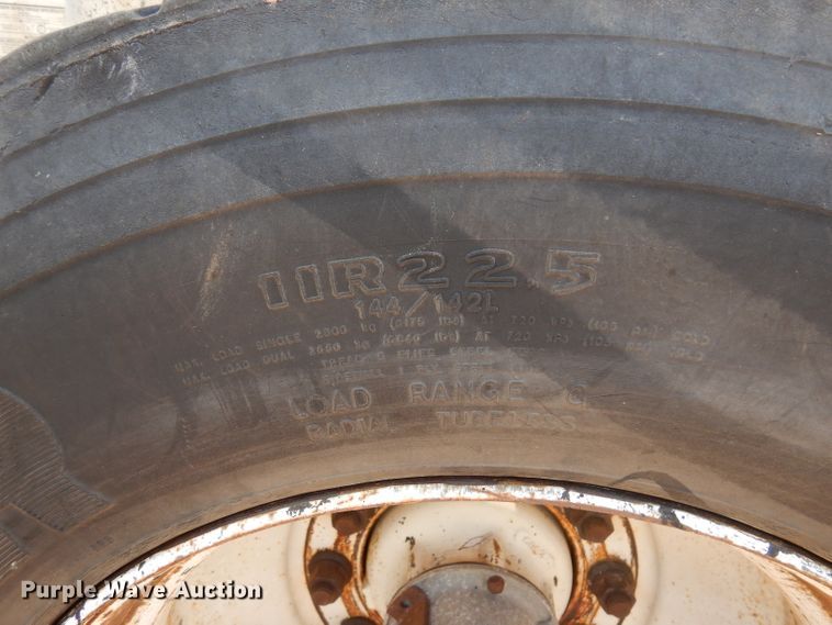 image for item DD3017 2003 Red River LB237 live bottom trailer