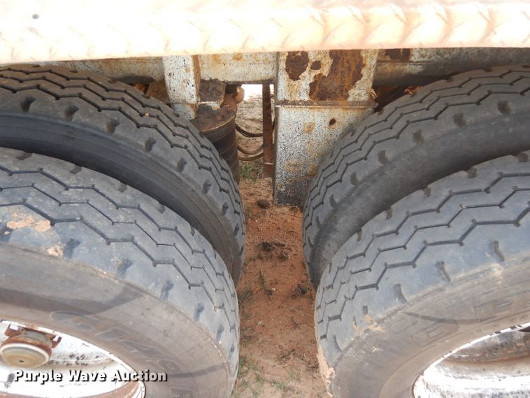 image for item DD3017 2003 Red River LB237 live bottom trailer