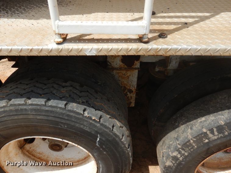 image for item DD3017 2003 Red River LB237 live bottom trailer