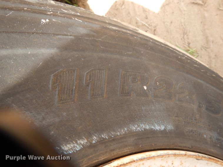 image for item DD3017 2003 Red River LB237 live bottom trailer