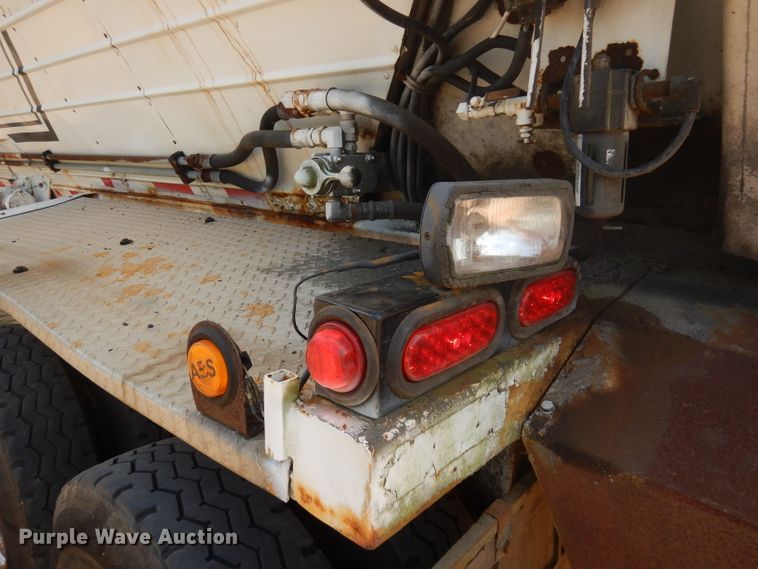 image for item DD3017 2003 Red River LB237 live bottom trailer