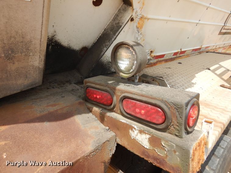 image for item DD3017 2003 Red River LB237 live bottom trailer