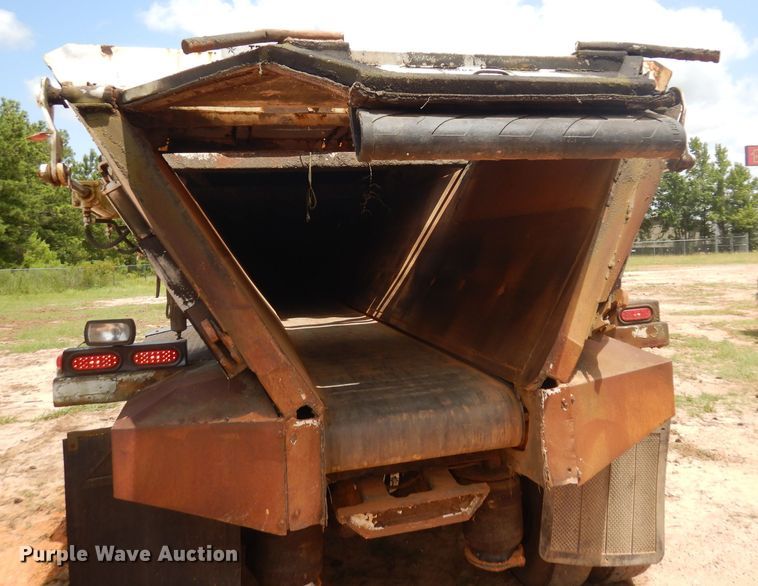 image for item DD3017 2003 Red River LB237 live bottom trailer