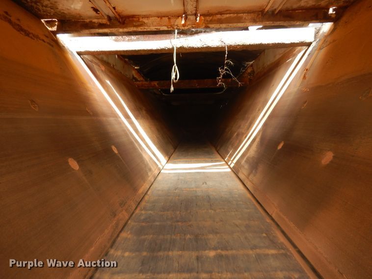 image for item DD3017 2003 Red River LB237 live bottom trailer