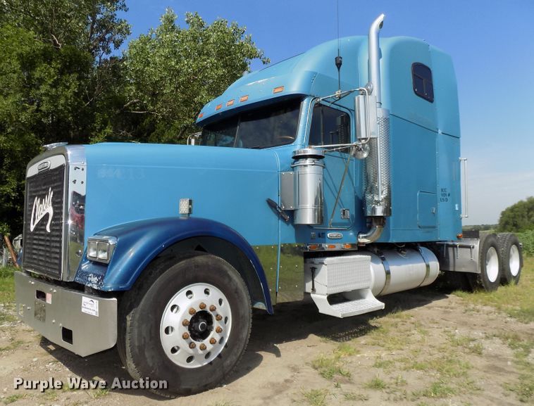 image for item DE7746 1999 Freightliner FLD120 semi truck